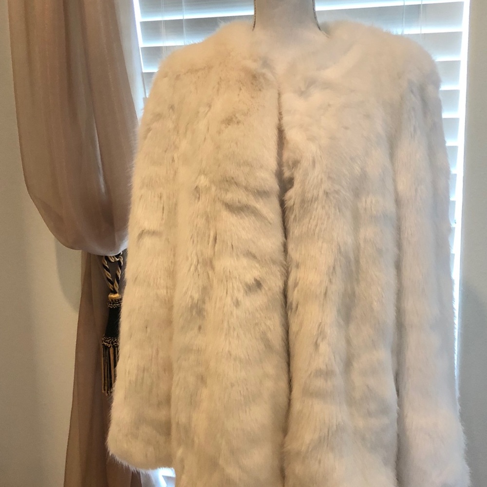 NWOT Michael Kors Faux Fox Fur/white